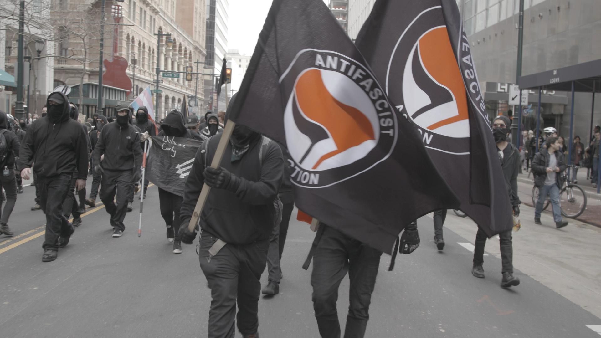 Антифашисты используют тактику black bloc, 2017 год