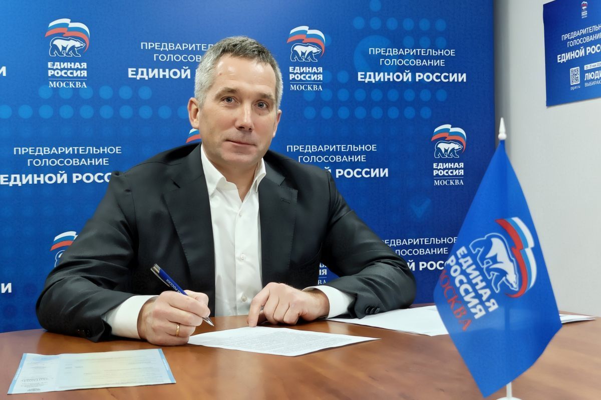 Олег Леонов
