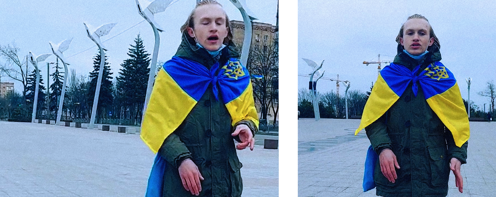 Художественная акция Давида: он поет гимн Украины на Площади Свободы в Мариуполе c характерными уличными фонарями в форме голубей на заднем плане