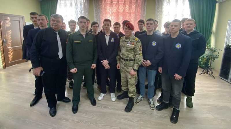 Лысенко с участниками войны в Украине и студентами