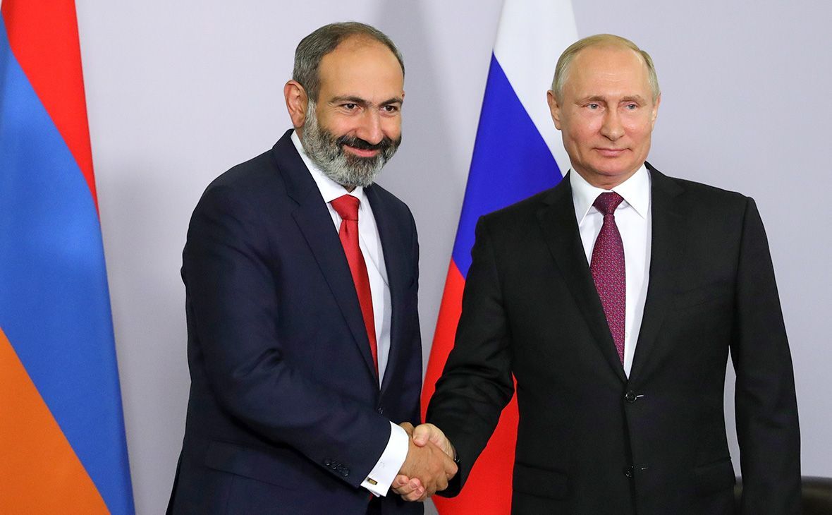 Никол Пашинян подчеркивал, что не собирается резко менять внешнеполитический курс Армении и страна продолжала участвовать в ОДКБ