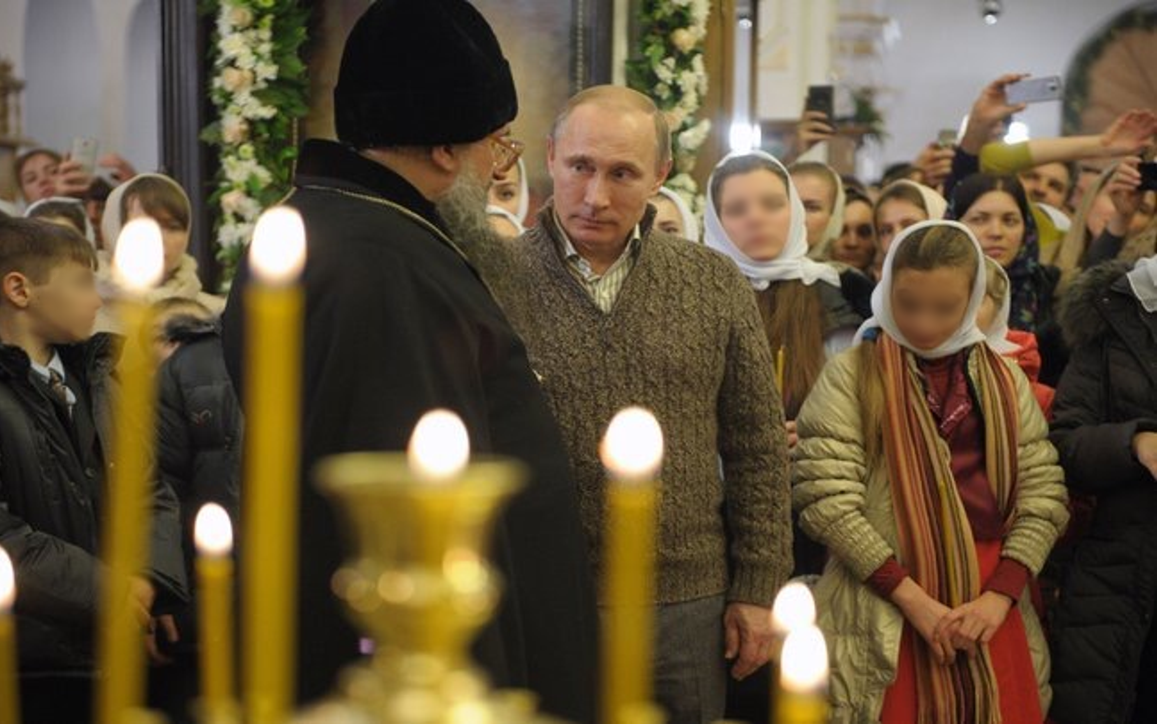 Геннадий Заридзе (слева) и Владимир Путин на рождественском богослужении