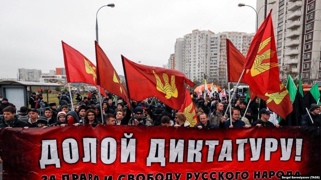 Колонна комитета "Нация и Свобода" (КНС) Владимира Басманова на Русском марше в Люблино, 4 ноября 2019 г.