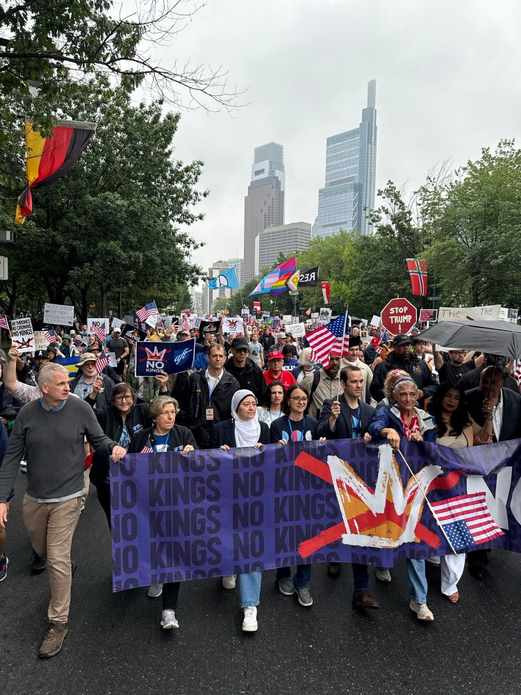 Шествие No Kings в Филадельфии