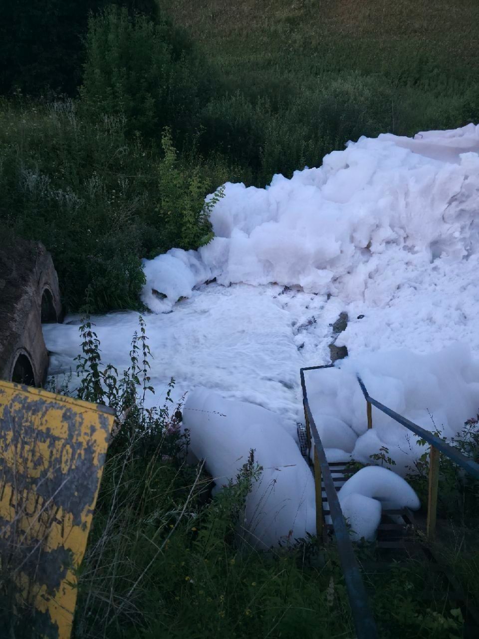 Пена в реке в селе Иштеряково