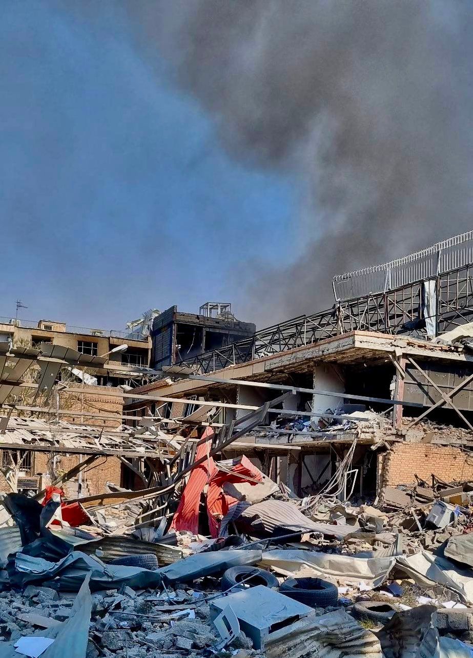 Разрушенный медицинский центр