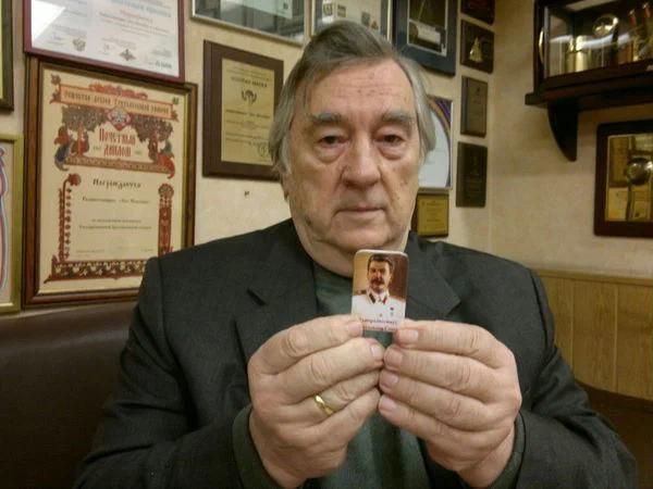 Александр Проханов с личной иконой Сталина