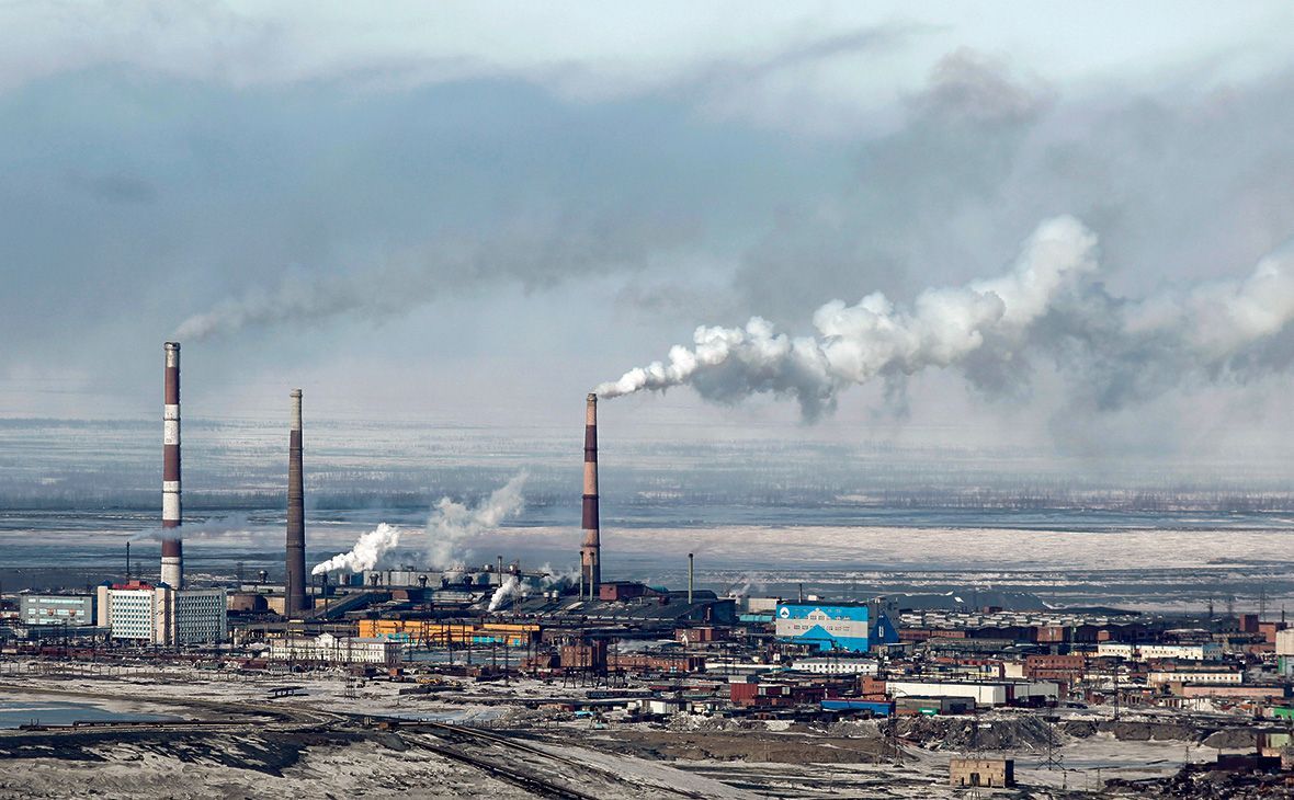 Поселок Никель Печенгского района Мурманской области 