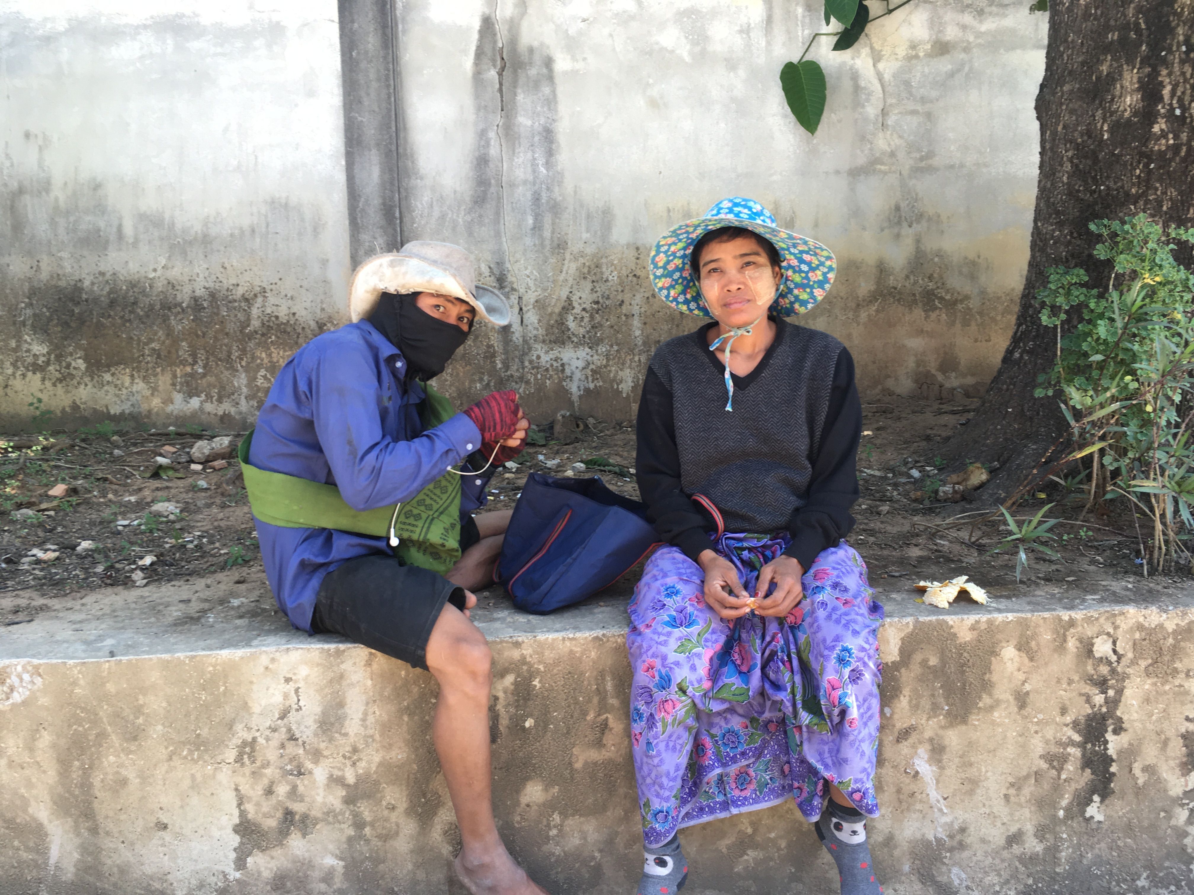 Пациенты клиники для беженцев в Маэсоте. Клиника была создана 40 лет бежавшими из Мьянмы врачами и принимает людей без документов