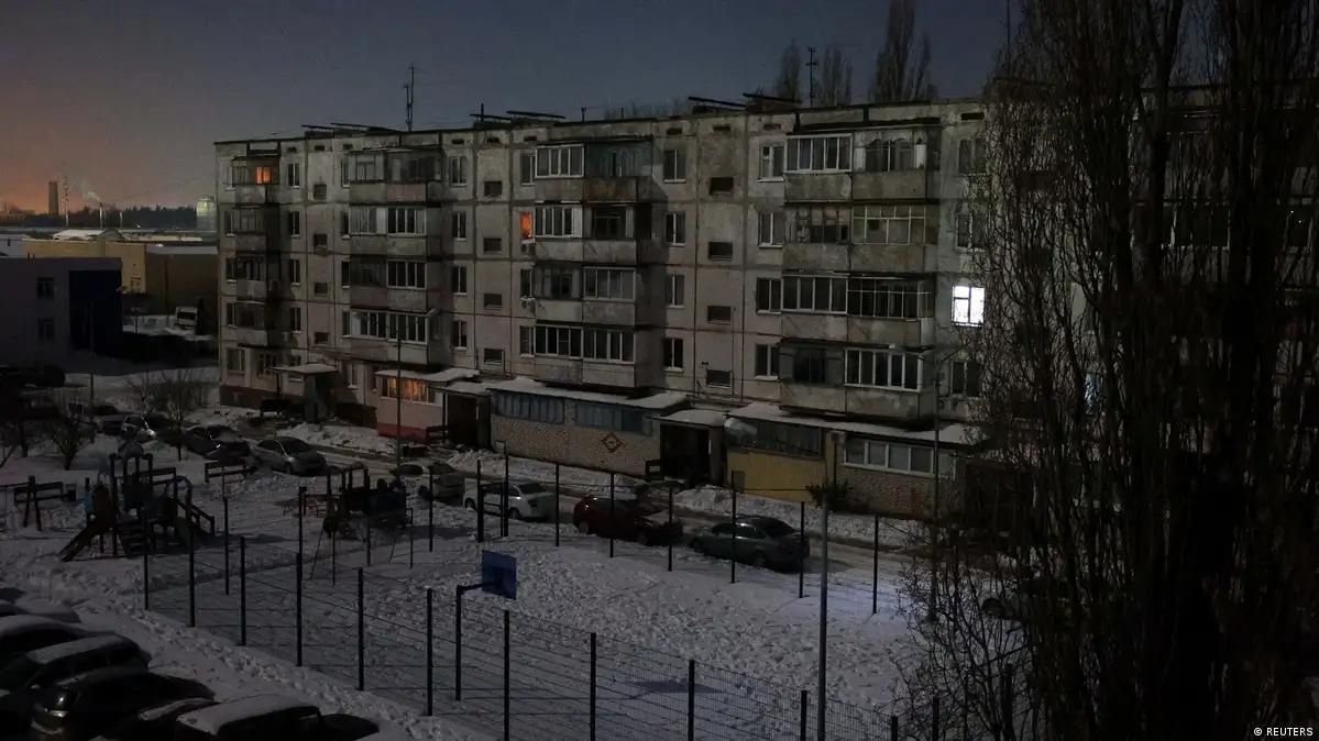 Дом в Белгороде во время блэкаута после ракетного обстрела