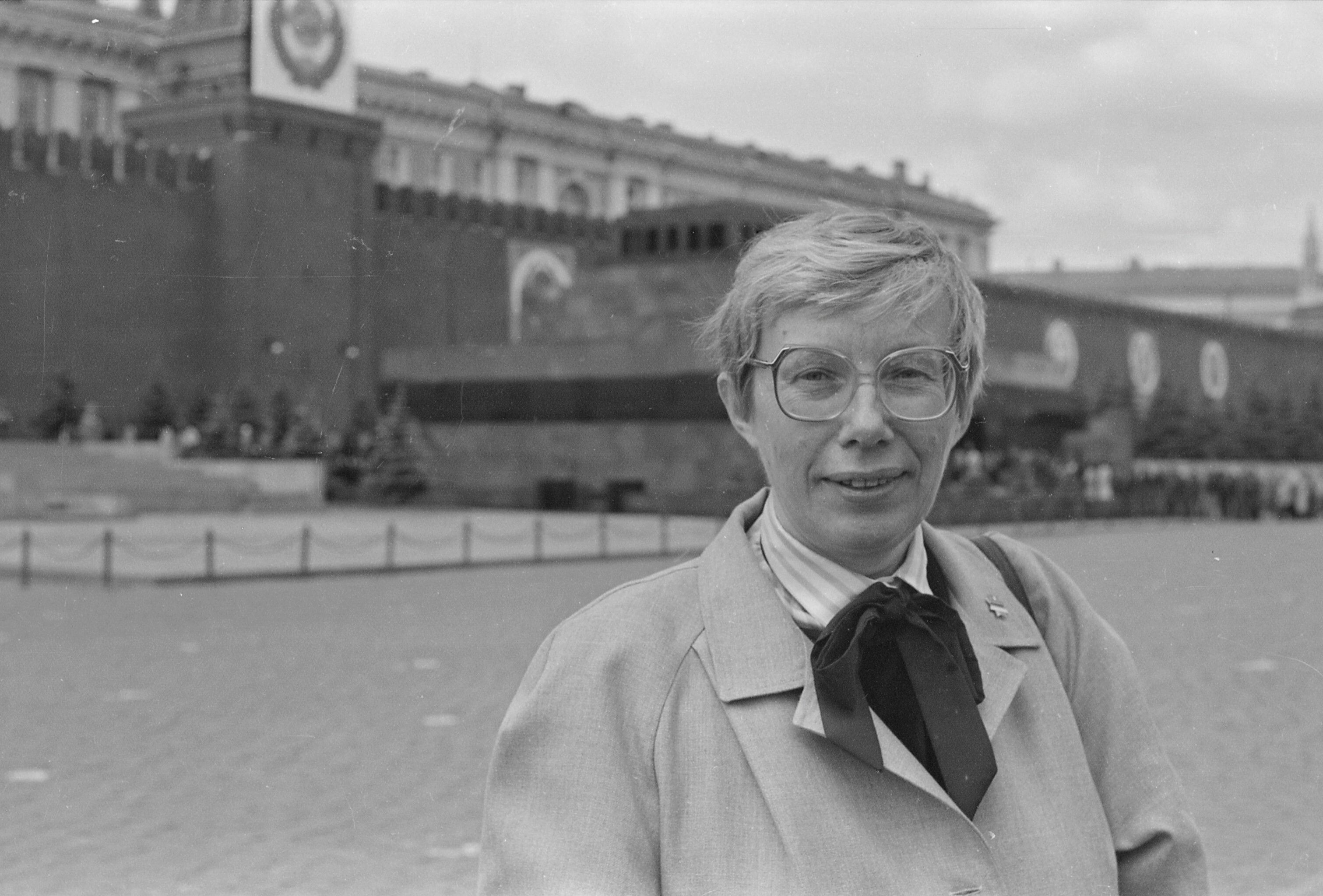 Во время заседания первого Конгресса народных депутатов ЭССР. Марью Лауристин на Красной площади, 1989.